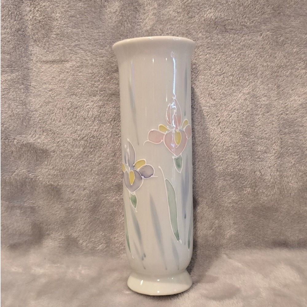 Otagiri Floral Lite Bud Vase Hand Painted Porcelain Japan Pastel Iris 6.75in‎